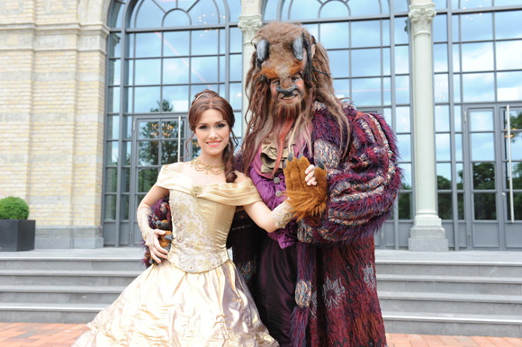 Bell (Kitty Jenes) und das Biest (S&aacute;ndor Bark&oacute;czi) beim Fototermin in Flora