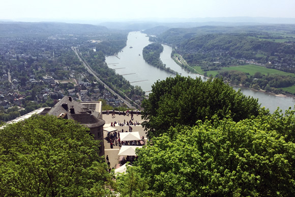 Blick auf Plateau am Drachenfels und ins Rheinland