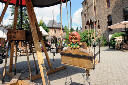 Kinderspiel Karussel, Foto Tobias Büscher Karussel auf der Burg Satzvey